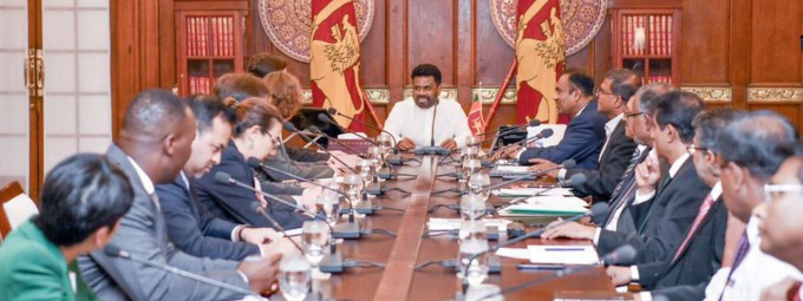 President Holds Talks With IMF Team